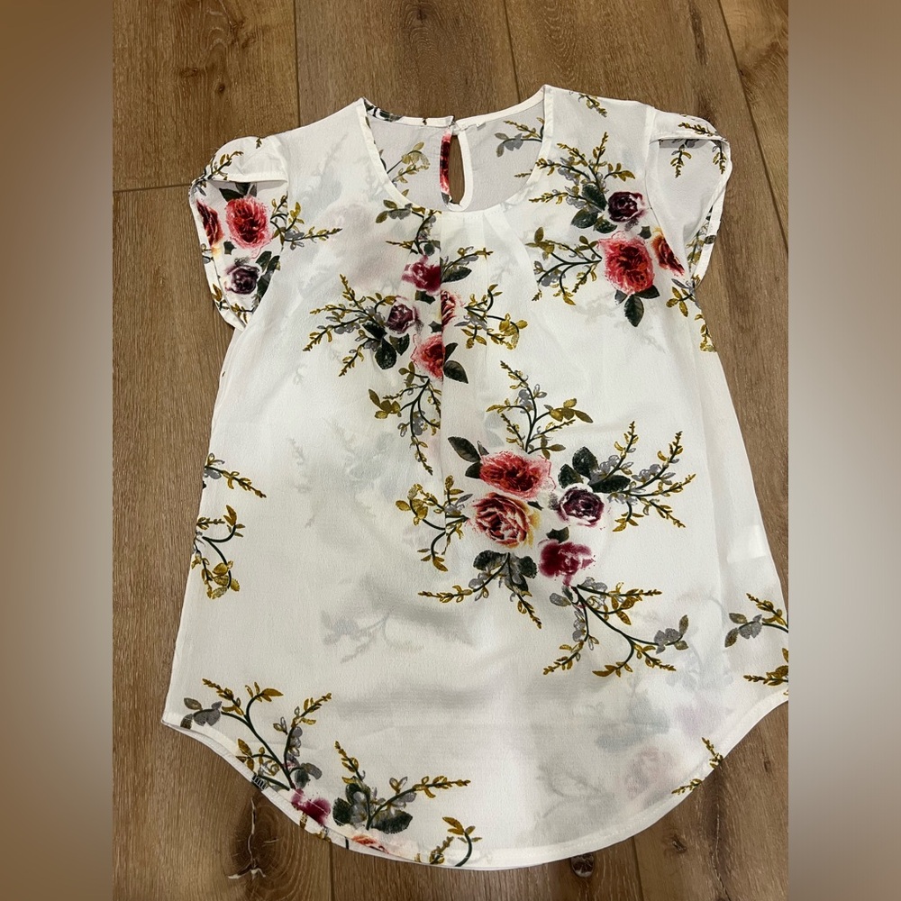 M, floral blouse